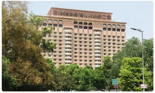 అవును.. మీ గెస్ రైట్.. ఆ మూడో వ్యక్తి నా చిన్న తమ్ముడు