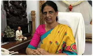 పూజారులను బురిడీ కొట్టించిన కిలాడీ దంపతులు