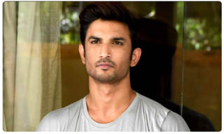 సముద్రం ఒడ్డుకు కొట్టుకొచ్చిన అతి పెద్ద భారీ తిమింగలం