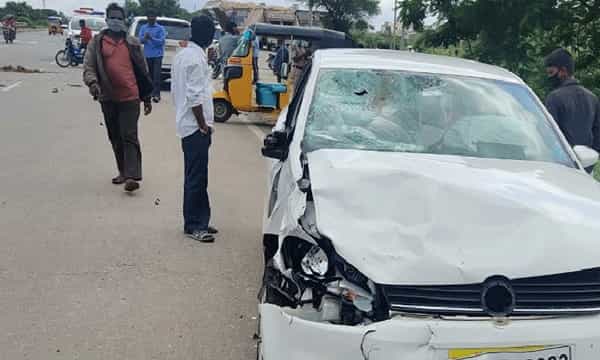 ఘోర రోడ్డు ప్రమాదం.. ఇద్దరు మృతి.. మరొకరు సీరియస్