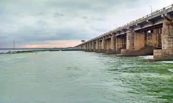 గోదావరి అలర్ట్ : ధవళేశ్వరం వద్ద మొదటి హెచ్చరిక..