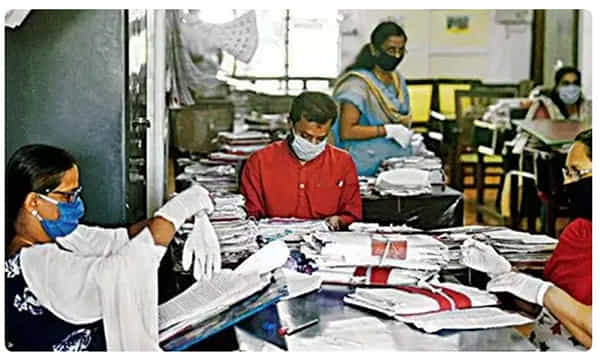 ఆ ఉద్యోగులకు ముందస్తు రిటైర్మెంట్ ఇవ్వండి: కేంద్రం