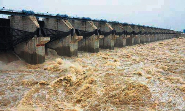 Heavy Rains: ప్ర‌కాశం బ్యారేజీకి భారీగా వ‌చ్చి చేరుతోన్న వ‌ర‌ద‌ నీరు
