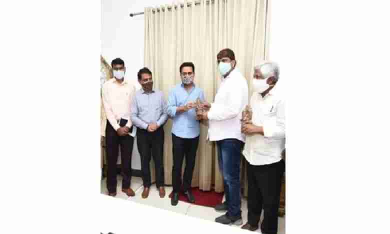 మట్టి గణేష్ ని పూజిద్దాం.. పర్యావరణాన్ని కాపాడుదాం: కేటీఆర్