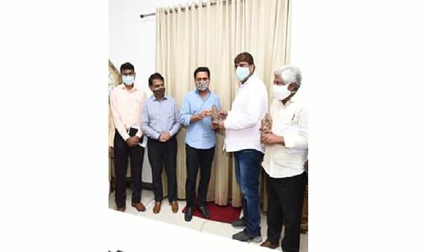 మట్టి గణేష్ ని పూజిద్దాం.. పర్యావరణాన్ని కాపాడుదాం: కేటీఆర్