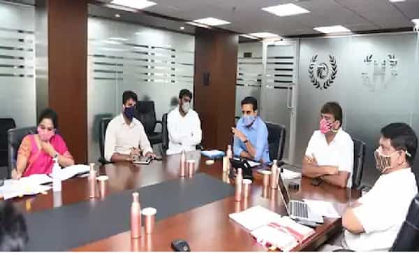 పేదల కోసం సుమారు లక్ష డబుల్ బెడ్రూం ఇళ్ల నిర్మాణం: కేటీఆర్