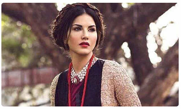 కాలేజీ మెరిట్ జాబితాలో సన్నీ లియోన్ టాప్