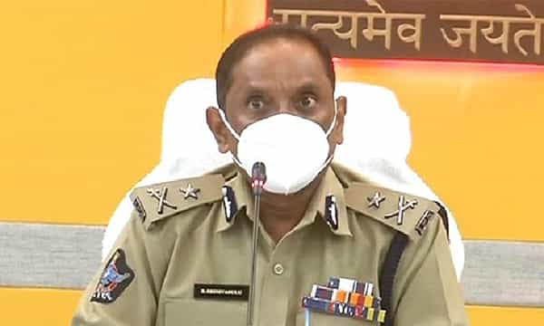 వారి ఆచూకీ చెబితే రూ. లక్ష బహుమతి: సీపీ