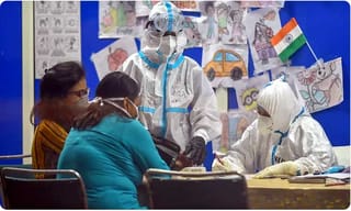 క్వారీ గుంతలో పడి ఇద్దరు యువకుల గల్లంతు