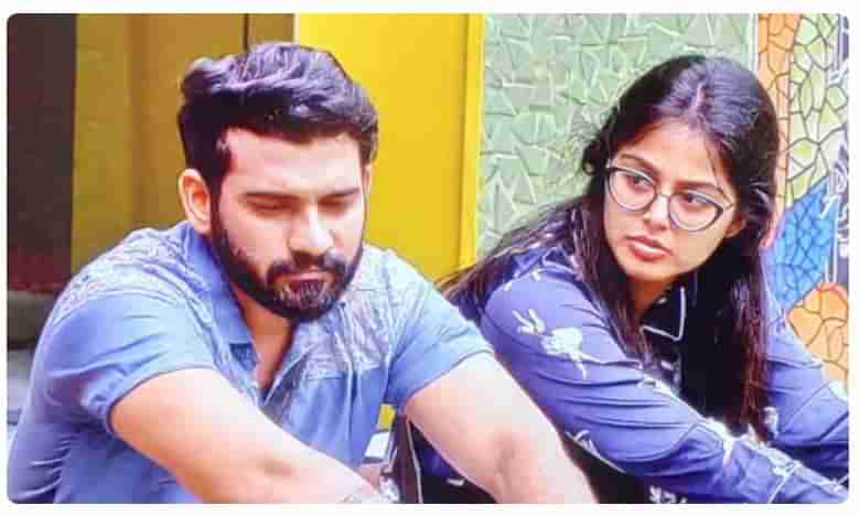 Bigg Boss 4: ఫీలైన అఖిల్‌.. గోరు ముద్దలు తినిపించిన మోనాల్‌