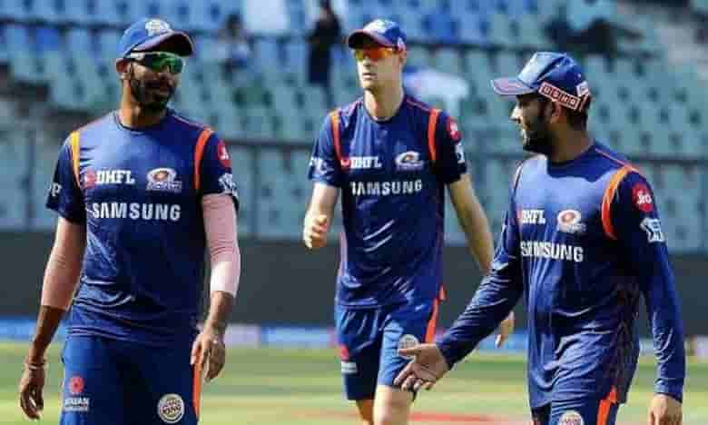 ఆటగాళ్లకు రింగ్స్ను గిఫ్ట్గా ఇచ్చిన ముంబై ఇండియన్స్