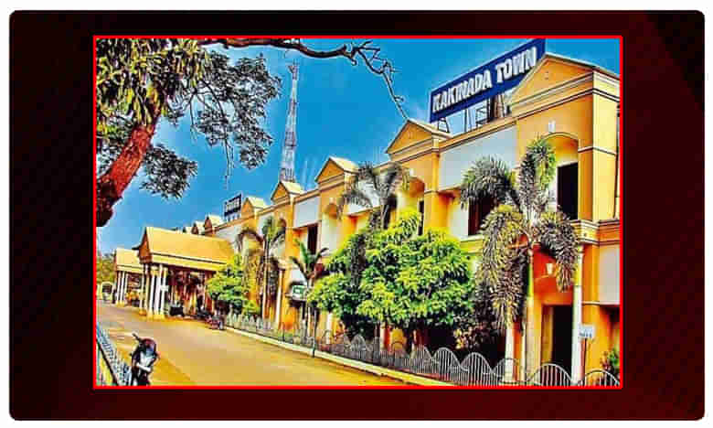 రూ. 10వేలు జీవనభృతి కొరకు మంత్రి ఇంటి ముందు ధర్నా