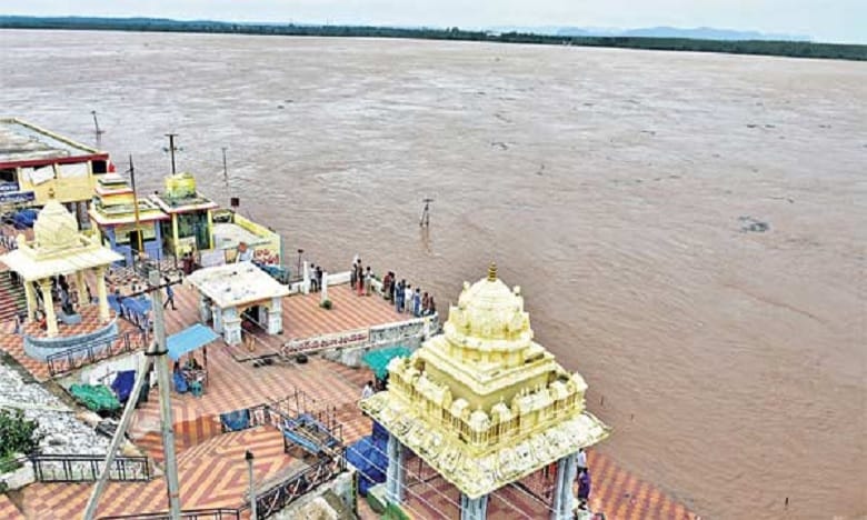 గోదావరిలో పెరుగుతున్న వరద ఉధృతి