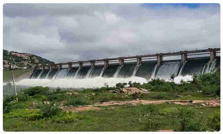 కోయిల్ సాగర్ ప్రాజెక్టులో జలకళ.. గేట్లు ఎత్తివేత