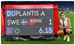 క్రికెట్‌లో రేగిన దుమారం : కత్తులు, గొడ్డళ్లతో