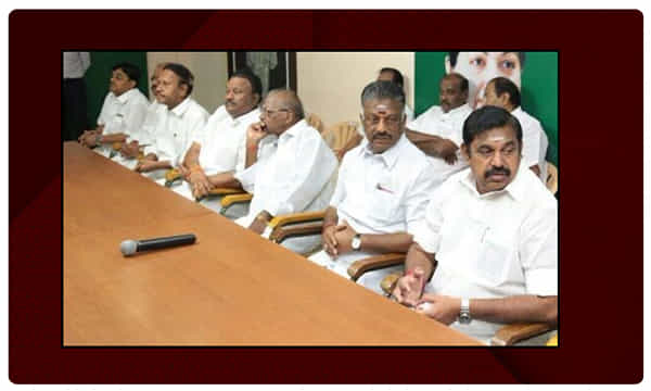 అన్నా డీఎంకేలో పళని, పన్నీర్ మధ్య అధిపత్యపోరాటం అర్థాంతరంగా ముగిసిన పార్టీ సర్వసభ్య సమావేశం