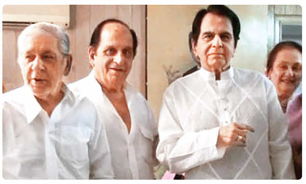 సోదరులు చనిపోయారని ఇంకా దిలీప్ కుమార్కి తెలీదట