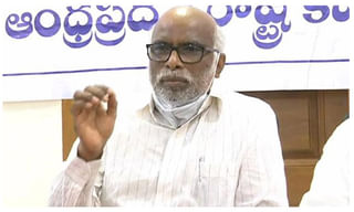 పేద విద్యార్థుల పాలిట దేవుడిగా మారిన సోనూసూద్…