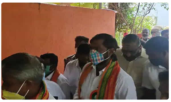 బీజేపీలో చేరేందుకు వెళ్లిన రౌడీ షీటర్.. పోలీసులను చూసి పరార్