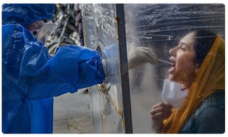 కరోనా భయం: కుటుంబాన్ని వెలివేసిన గ్రామస్తులు..