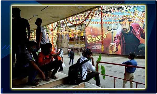 వెండితెరలు ఇప్పట్లో వెలిగేలా లేవు ..!