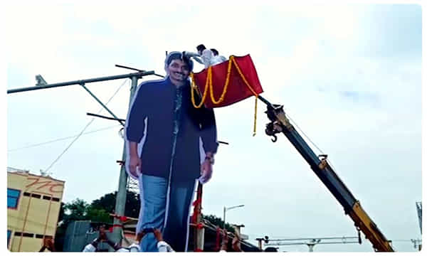 సీఎం జగన్ భారీ కటౌట్ కు క్రేన్ ద్వారా పాలాభిషేకం