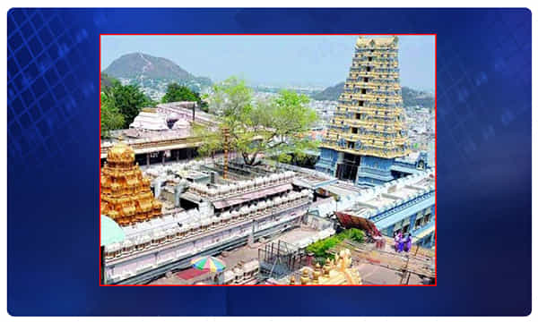 బెజవాడ దుర్గమ్మ గుడిలో కొనసాగుతోన్న సుధీర్ఘ సోదాలు, కొండపై ఉన్న అన్ని విభాగాల్లో తనిఖీలు చేస్తున్న ఏసీబీ అధికారులు