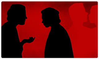 ఇద్దరు కుమార్తెలతో సహా గోదావరిలో దూకిన తల్లి.. ఒకరు గల్లంతు..!