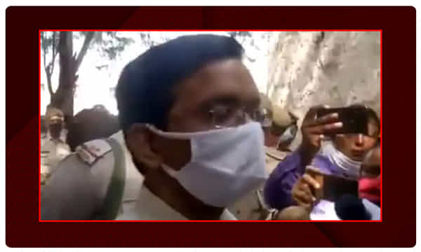 మీడియా ఇక ఇక్కడ ఉండదు, మేమే ఉంటాం, హత్రాస్ కలెక్టర్ బెదిరింపు