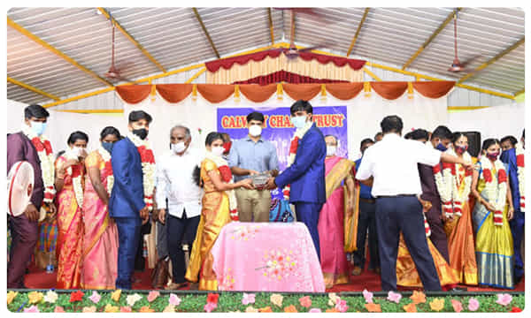 నూతన ఒరవడి : హెచ్ఐవీ పాజిటివ్ జంటలకు పెళ్లిళ్లు