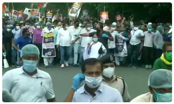 నేనూ దళిత్ నే ! బెంగాల్ సీఎం మమతా బెనర్జీ గర్జన !