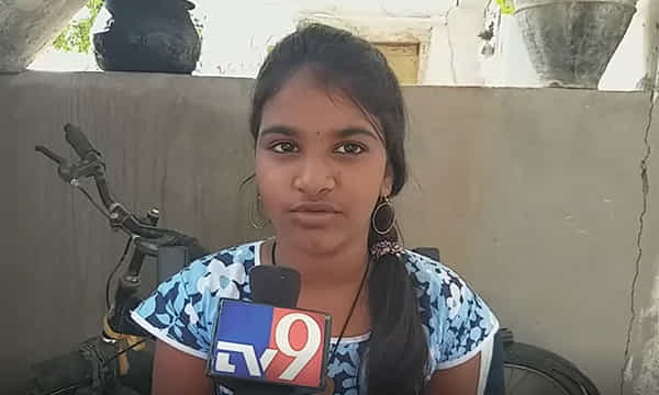 చిన్నారి కంట రక్త కన్నీరు
