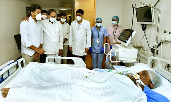 నాయిని నర్సింహారెడ్డిని పరామర్శించిన సీఎం కేసీఆర్
