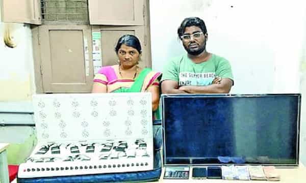 భర్త అక్కడ.. భార్య ఇక్కడ.. క్రికెట్ బెట్టింగ్కు పాల్పడుతున్న దంపతుల అరెస్ట్