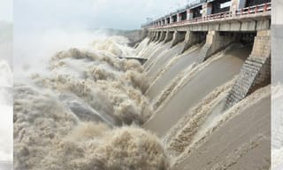 ర‌ణ్‌‌వీర్ సింగ్ కారుకు ప్రమాదం..