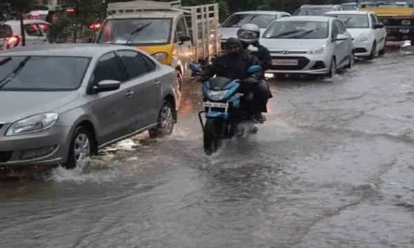 మళ్లీ జంటనగరాల్లో భారీ వర్షం.. స్తంభించిన ట్రాఫిక్