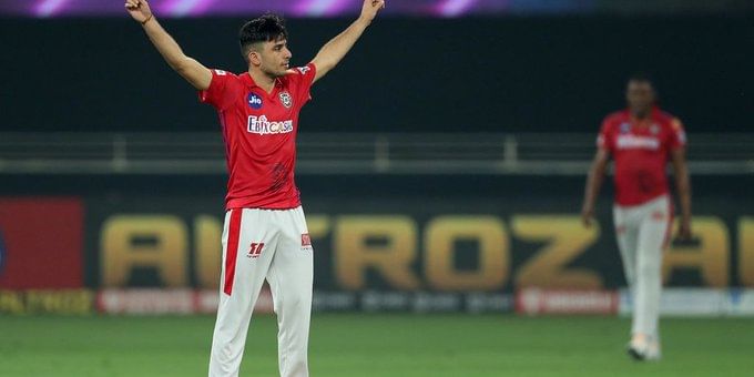 హైదరాబాద్‌ మూడో విజయం..(ఫోటోస్)