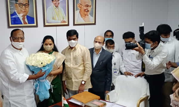 ఎమ్మెల్సీగా ప్రమాణ స్వీకారం చేసిన కల్వకుంట్ల కవిత