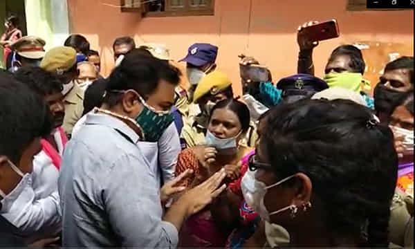 చంద్రబాబునాయుడు నగర్ వాసులకు కేటీఆర్ ఆర్థిక సాయం