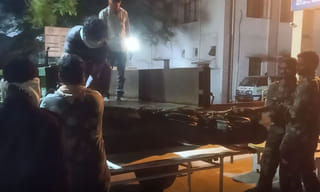 టూరిస్టుల కోసం వాటర్ ట్యాక్సీ..