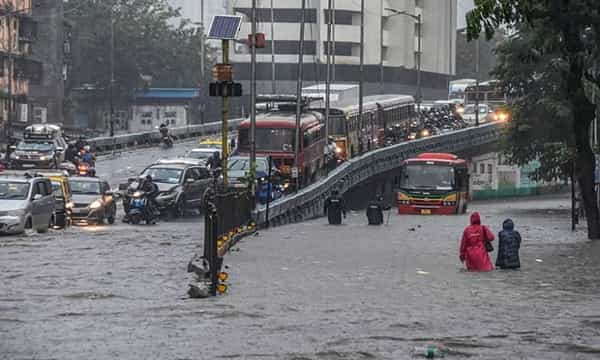 ముంబైకి పొంచిఉన్న వానగండం.. రెడ్ అలర్ట్ ప్రకటించిన సర్కార్