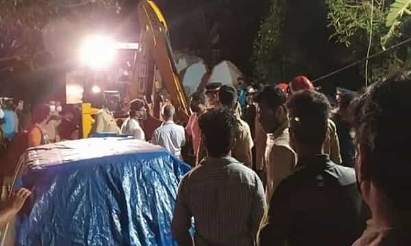 కోజికోడ్ లో కుప్పకూలిన భవనం.. వృద్దుడు మృతి