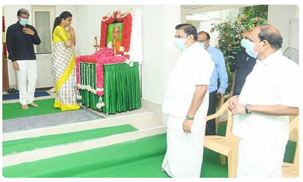 తమిళనాడు సీఎం పళనిస్వామిని పరామర్శించిన రోజా