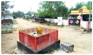 కొవిడ్ వార్డును ముంచెత్తిన వర్షపు నీరు