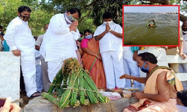 మంజీరా నదికి స్పీకర్‌ పోచారం పూజలు