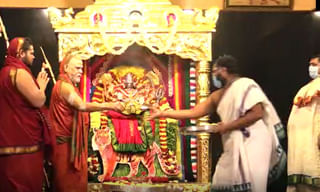 డీజిల్ ట్యాంకర్ బోల్తా ఇంధనమంతా రోడ్డుపాలు