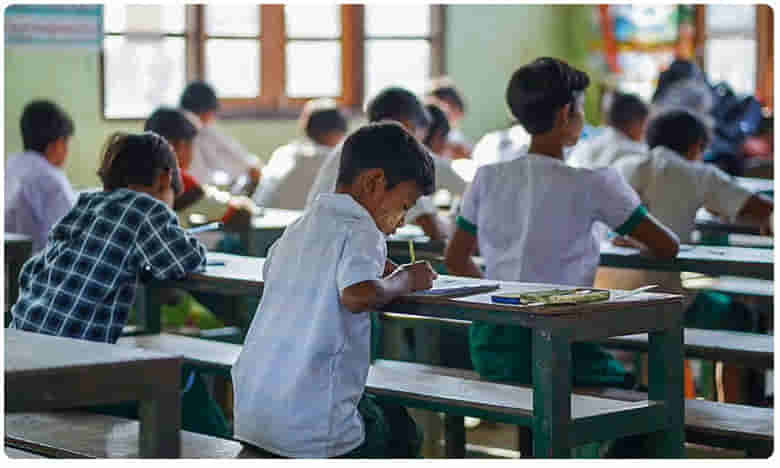 స్కూల్స్ మూత.. భారత్కు లక్షల కోట్లు నష్టం.. 55 లక్షల మంది చదువుకు దూరం..