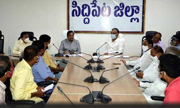 దుబ్బాక ఉపఎన్నికలో పోటీచేస్తానంటోన్న సిద్దిపేట కలెక్టర్.!