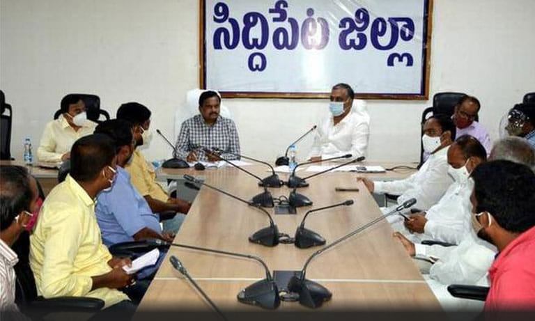 దుబ్బాక ఉపఎన్నికలో పోటీచేస్తానంటోన్న సిద్దిపేట కలెక్టర్.!