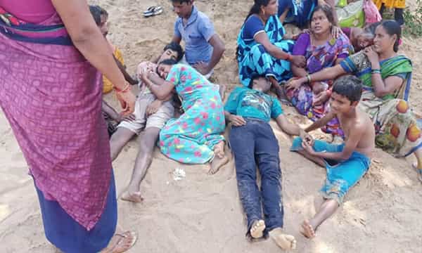 వాగులో పడి ఆరుగురు విద్యార్థుల దుర్మరణం